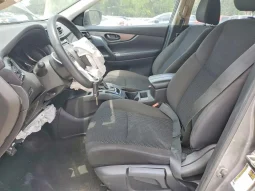 
										Nissan Rogue Sport full									