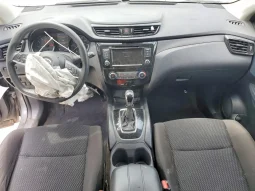 
										Nissan Rogue Sport full									