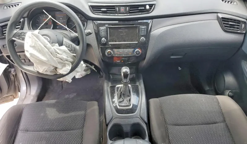 
								Nissan Rogue Sport full									