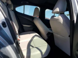 
										Lexus UX full									