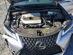 
										Lexus UX full									