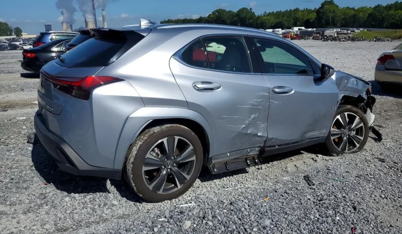 
								Lexus UX full									