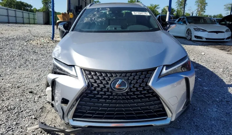 
								Lexus UX full									