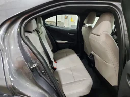 
										Lexus Ux full									