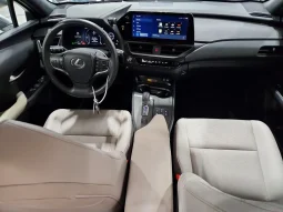 
										Lexus Ux full									