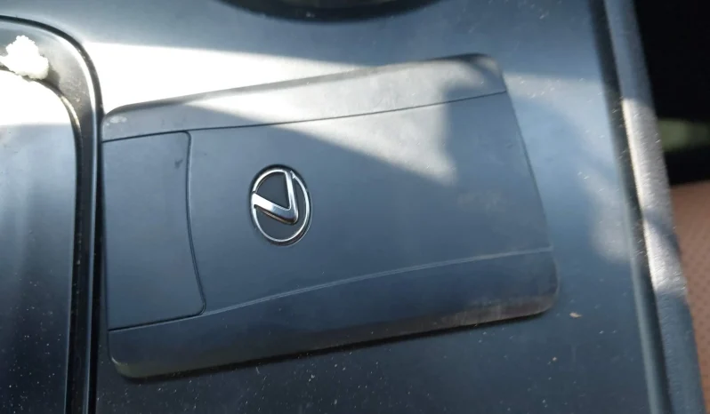
								Lexus Ux 300h full									