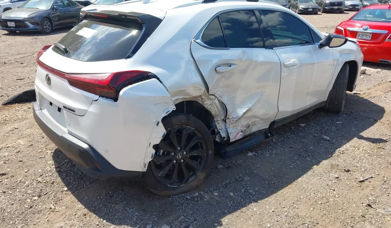 
								Lexus Ux 300h full									