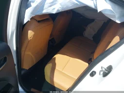 
										Lexus Ux 300h full									