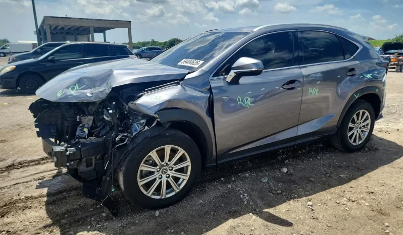 
								Lexus NX300 full									