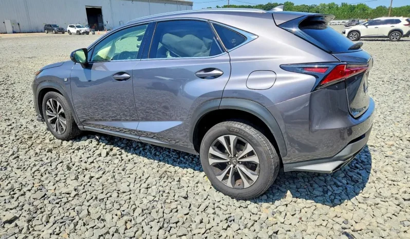 
								Lexus NX 300 full									