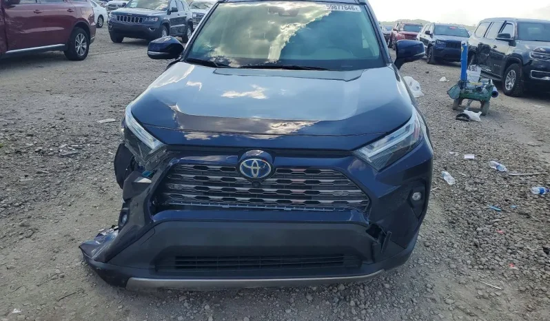 
								Toyota RAV4 full									