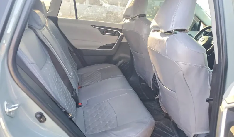 
								Toyota RAV4 full									