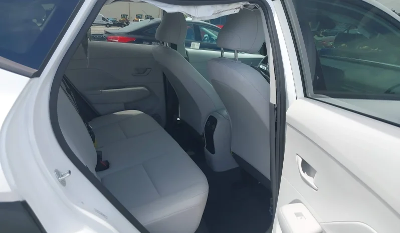 
								Hyundai Kona full									