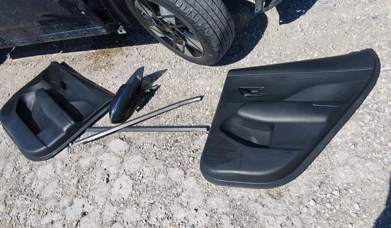 
								Hyundai Kona full									