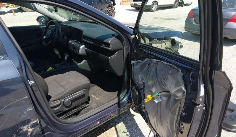 
								Hyundai Kona full									