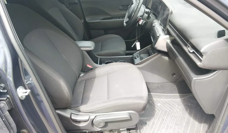 
								Hyundai Kona full									