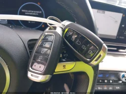 
										Hyundai Elantra Hybrid full									