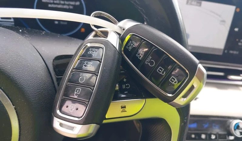 
								Hyundai Elantra Hybrid full									