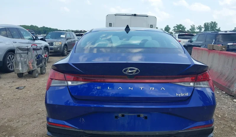 
								Hyundai Elantra Hybrid full									