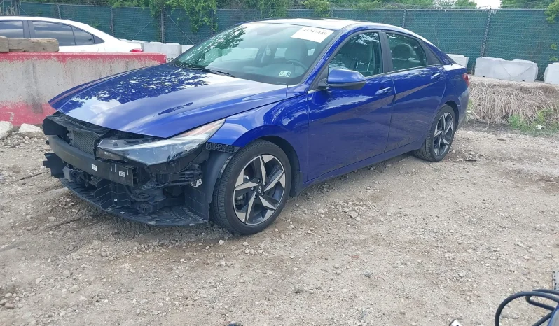 
								Hyundai Elantra Hybrid full									