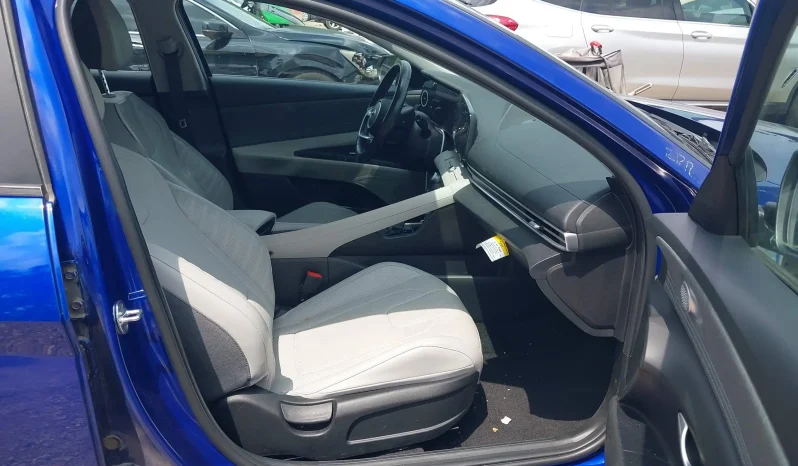 
								Hyundai Elantra Hybrid full									