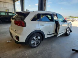 
										KIA Niro full									