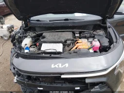
										KIA Niro full									