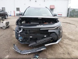 
										KIA Niro full									