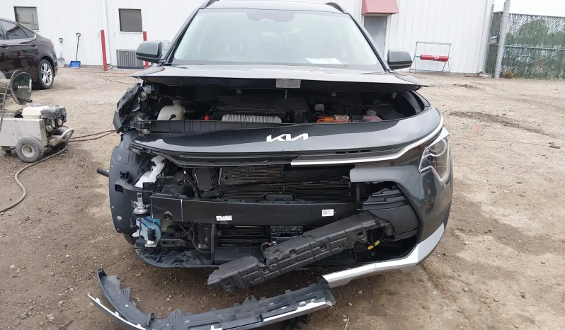 
								KIA Niro full									