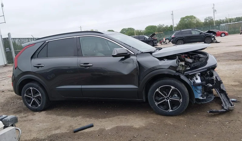 
								KIA Niro full									
