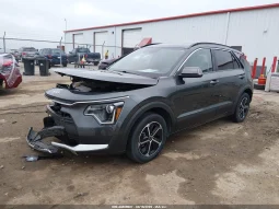 
										KIA Niro full									