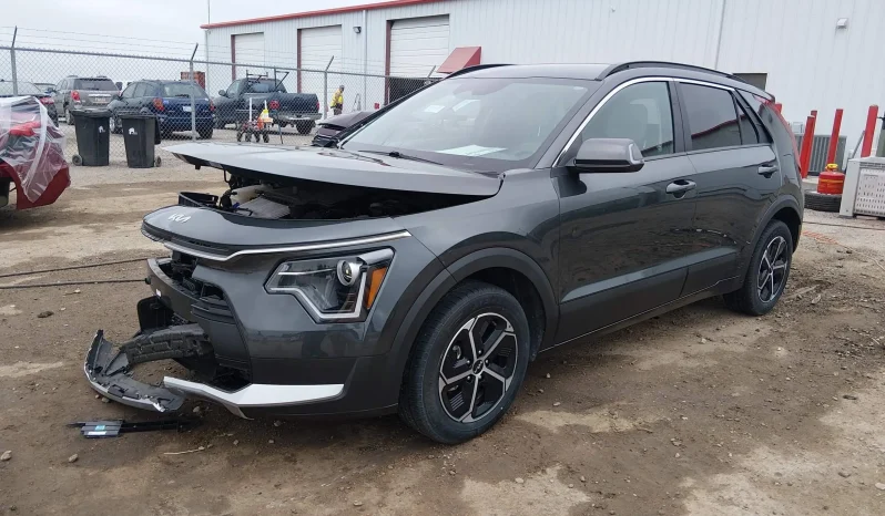
								KIA Niro full									