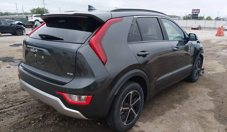 
								KIA Niro full									