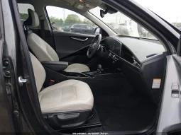 
										KIA Niro full									