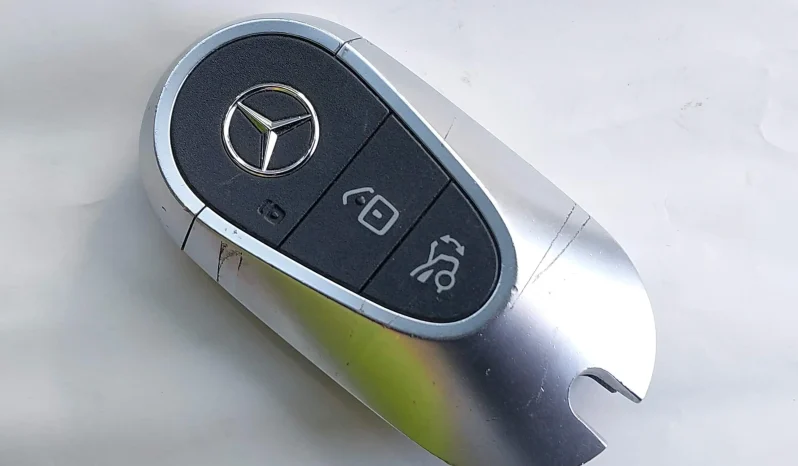
								Mercedes-Benz C full									