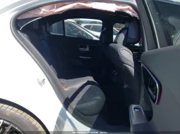 
										Mercedes-Benz C full									