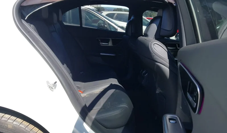 
								Mercedes-Benz C full									