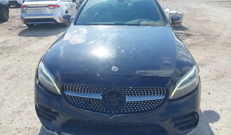 
								Mercedes-Benz C 300 full									
