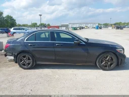 
										Mercedes-Benz C 300 full									