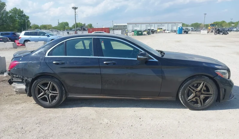 
								Mercedes-Benz C 300 full									