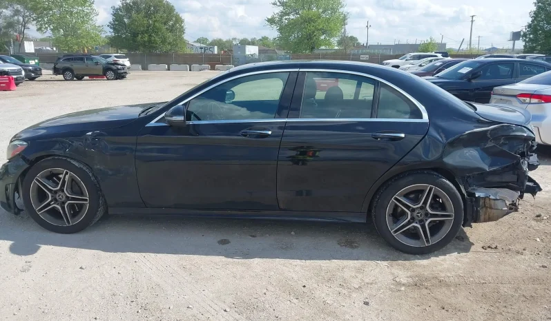 
								Mercedes-Benz C 300 full									
