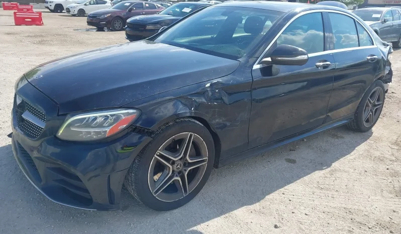 
								Mercedes-Benz C 300 full									