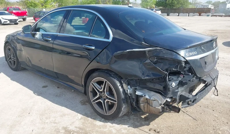 
								Mercedes-Benz C 300 full									