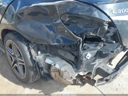 
										Mercedes-Benz C 300 full									