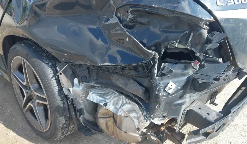 
								Mercedes-Benz C 300 full									