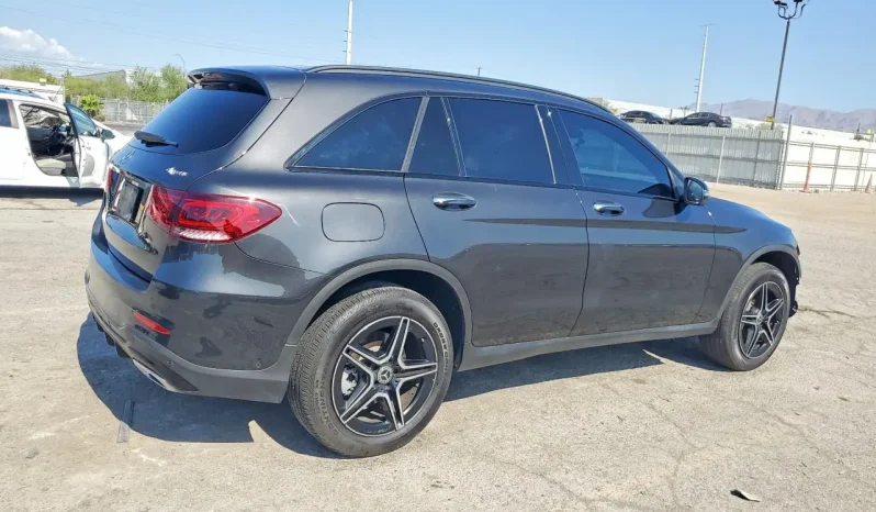 
								Mercedes-Benz GLC 300 full									