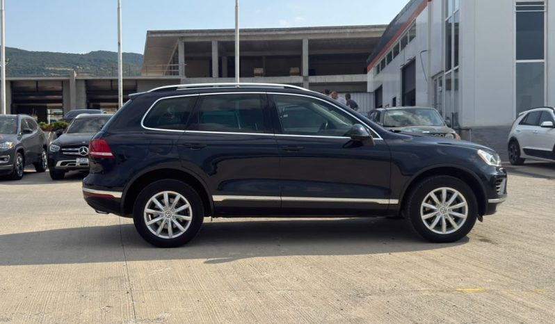
								2016 Volkswagen Touareg, Vr6 Sport full									