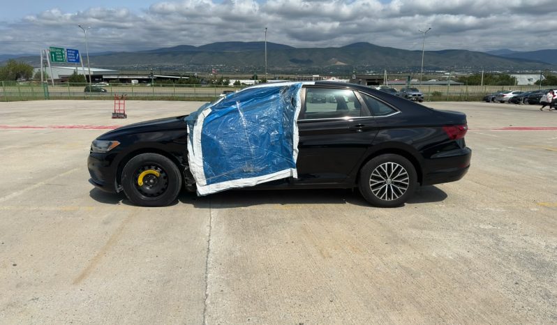 
								Volkswagen Jetta full									