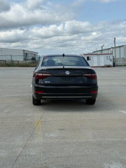 
										Volkswagen Jetta full									