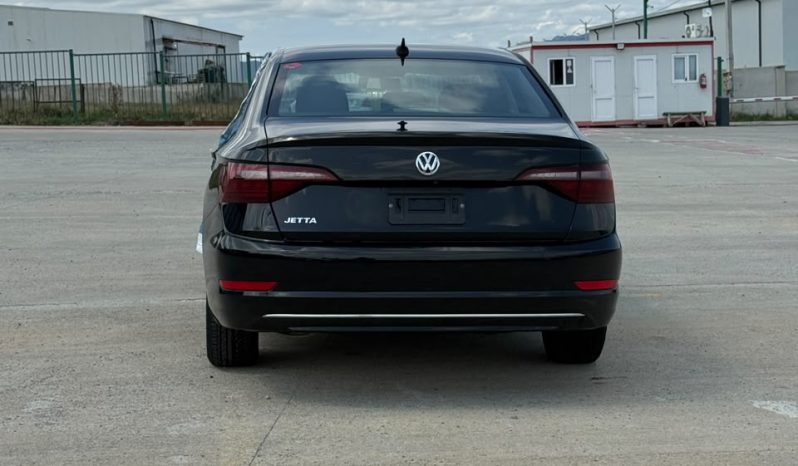 
								Volkswagen Jetta full									